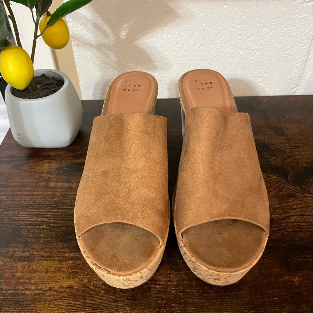 Camel Wedges